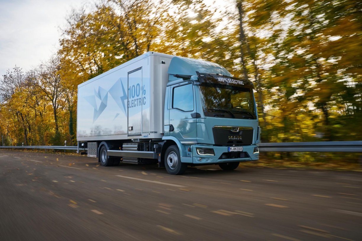 2025MY eTGL Kuehlkoffer 0036