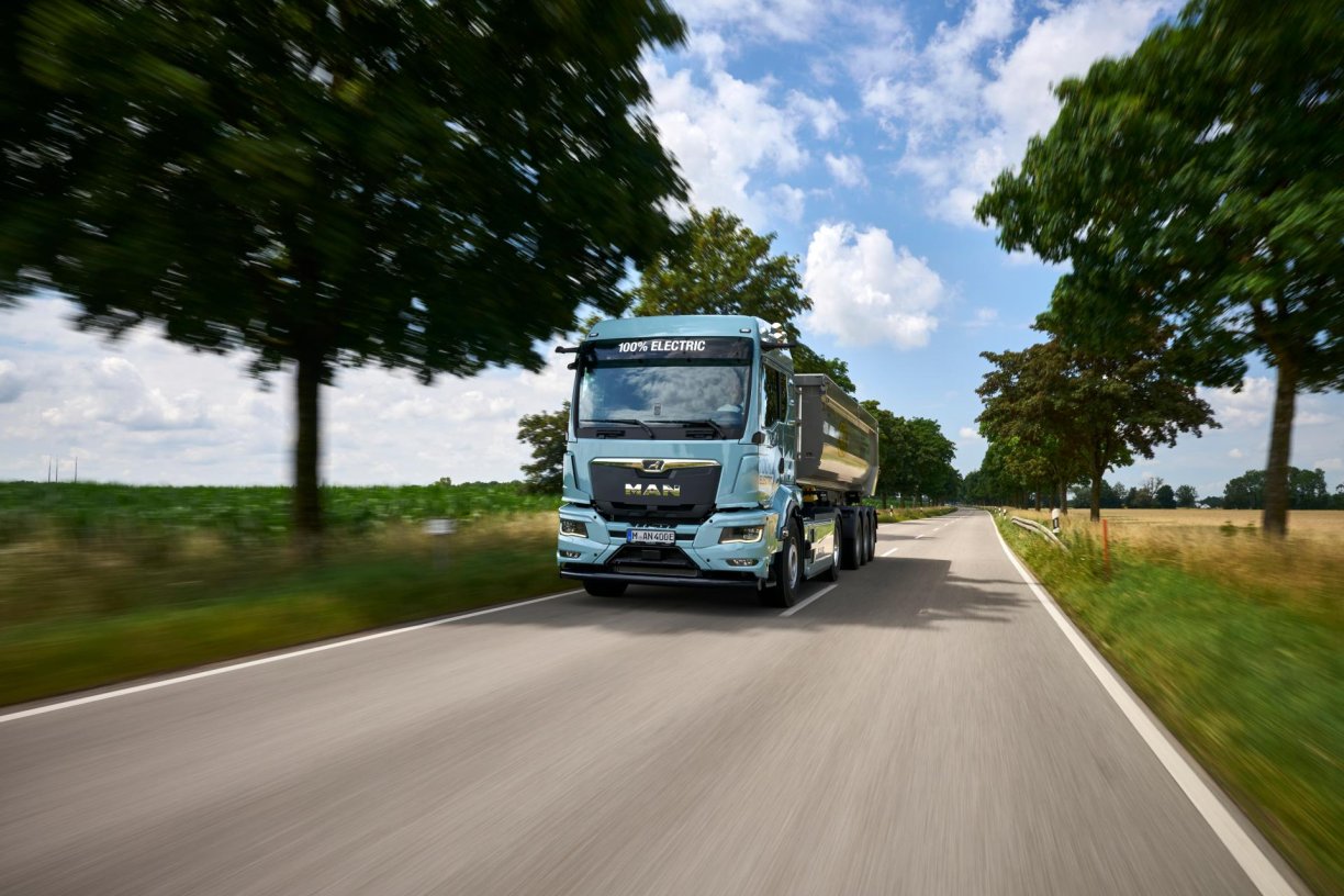 2025MY eTGS 4x2 tipper trailer 3